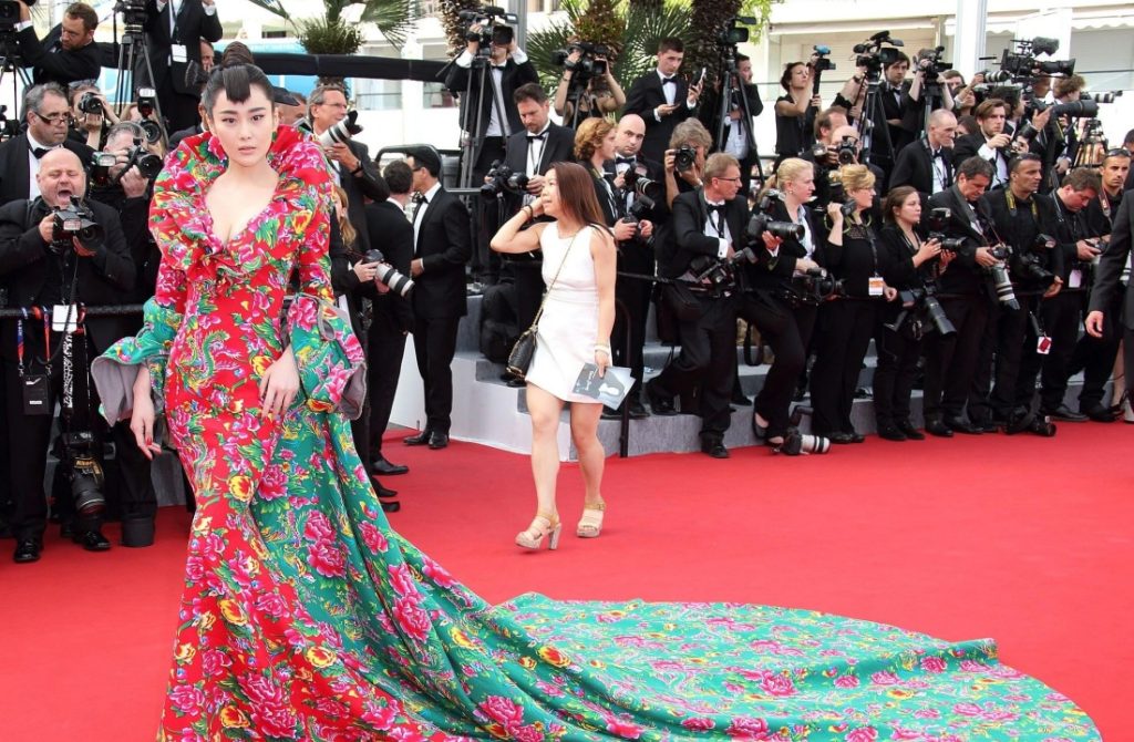 What Makes a Red Carpet Look Stand Out