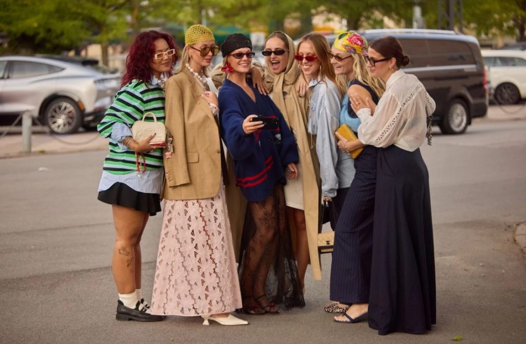 What Street Style Color Palettes from Fashion Shows Teach Us